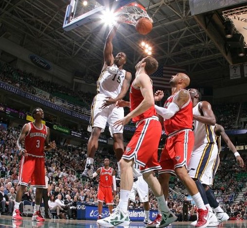 澳大利亚男篮翻盘雄鹿，费沃斯送出助攻