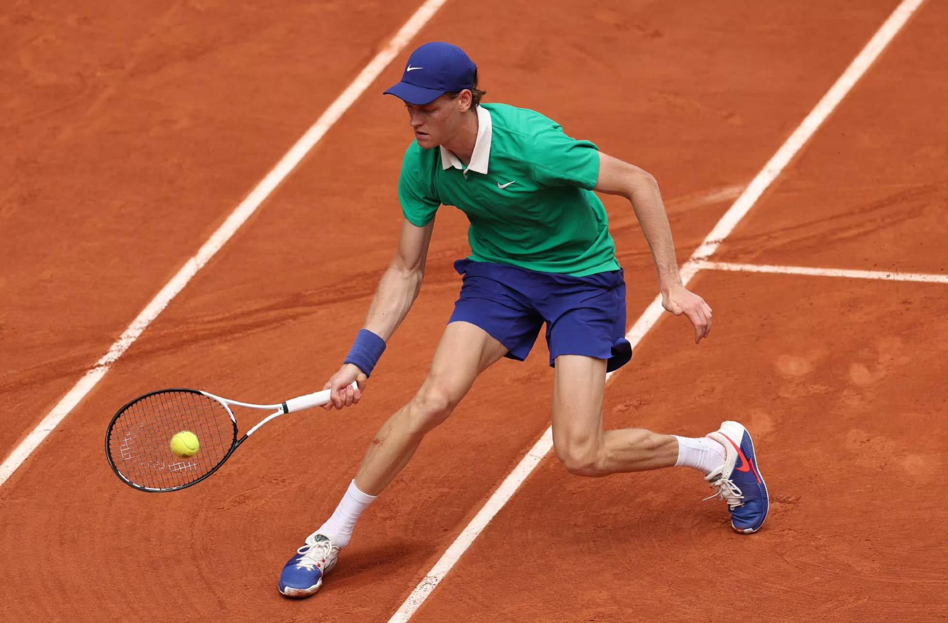 美网轻取法网，辛纳点燃赛场