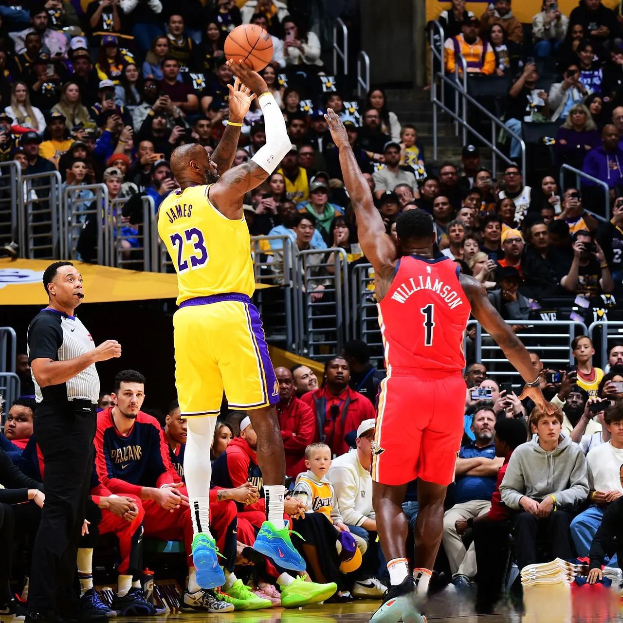 掘金翻盘尼克斯，詹姆斯高光表现