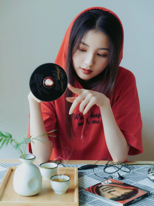 极限赛道与硬木球场，2023终极竞技场的双重视角